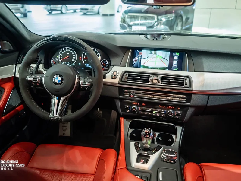 BMW M5 — фото 12