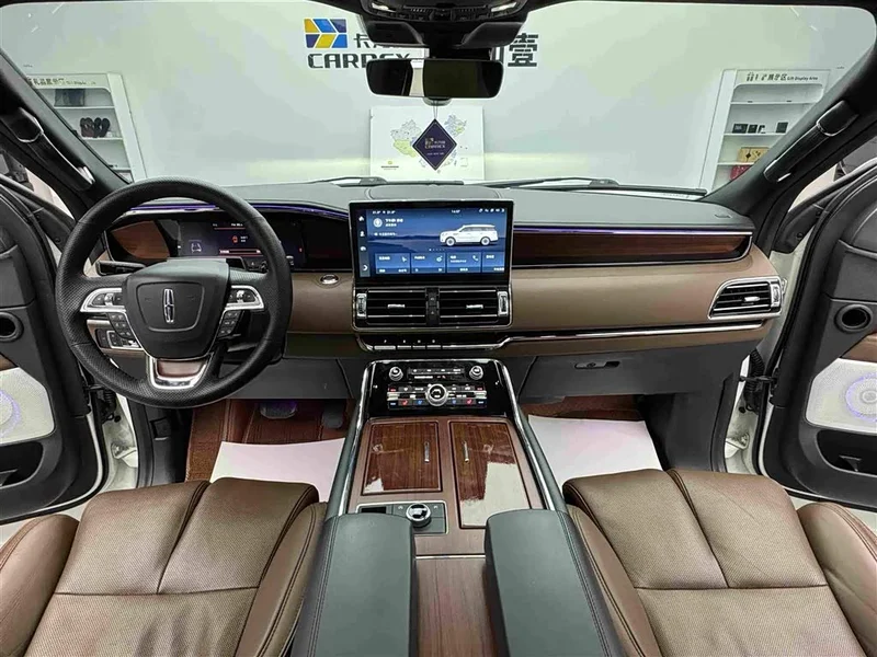 Lincoln Navigator — фото 12