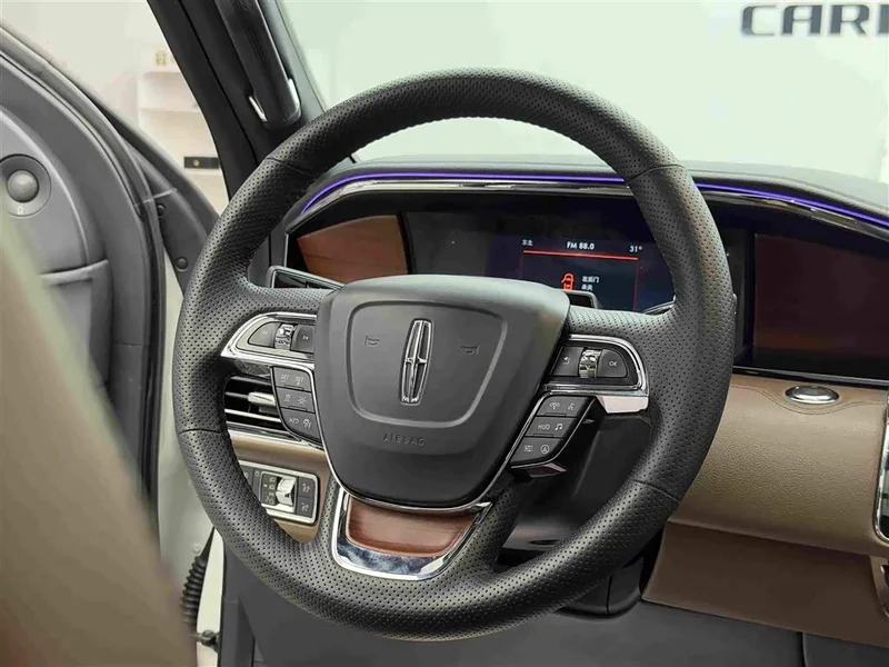 Lincoln Navigator — фото 15