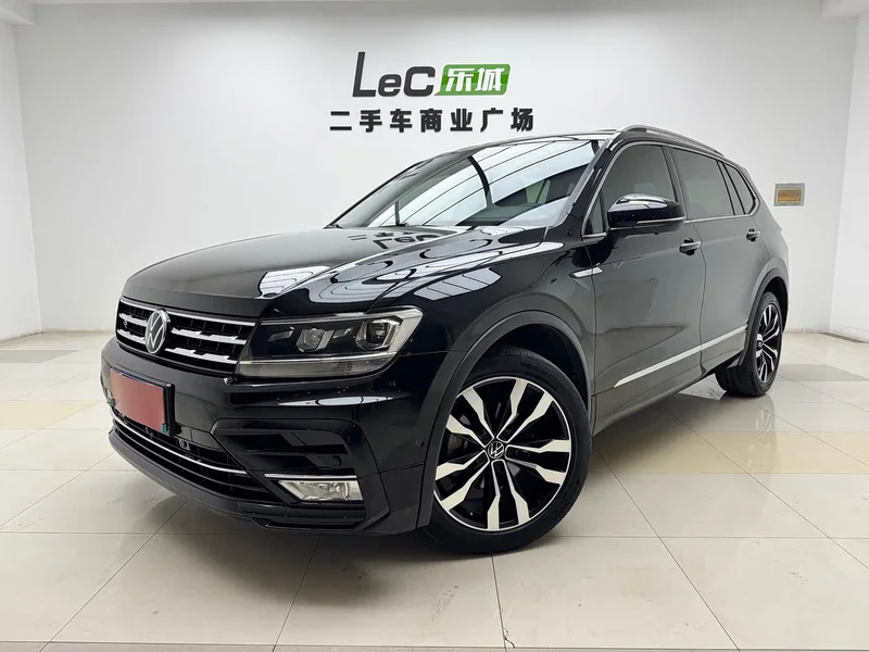 Volkswagen Tiguan L — фото 1