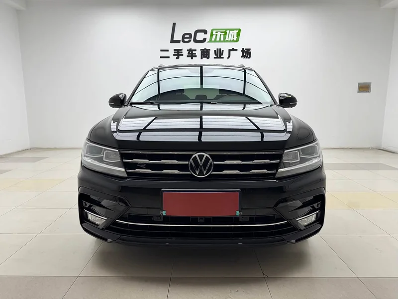 Volkswagen Tiguan L — фото 12