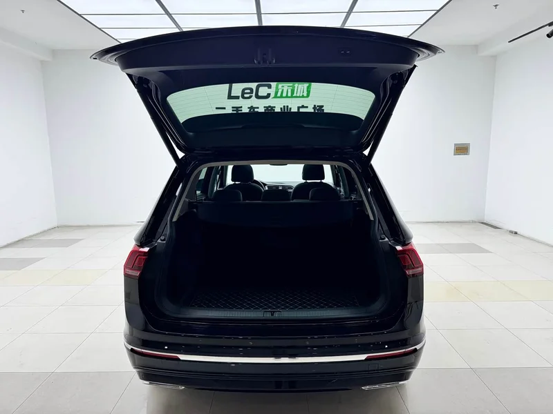 Volkswagen Tiguan L — фото 16