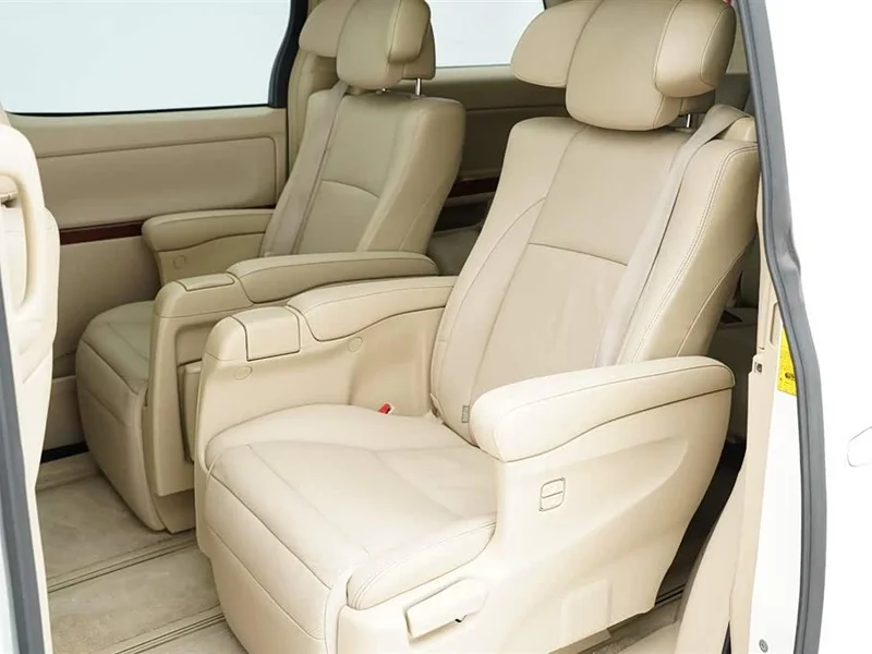 Toyota Alphard — фото 12