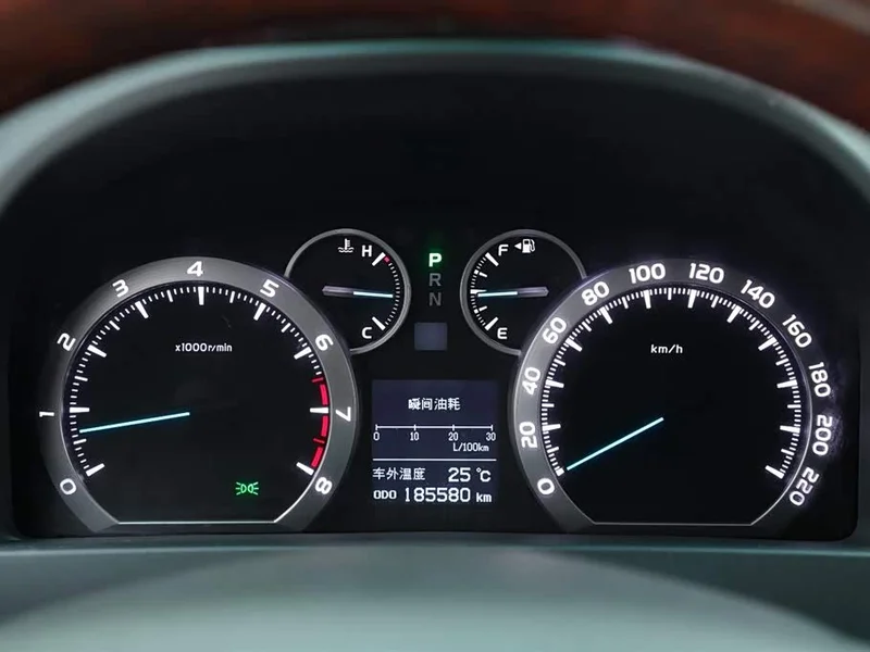 Toyota Alphard — фото 32