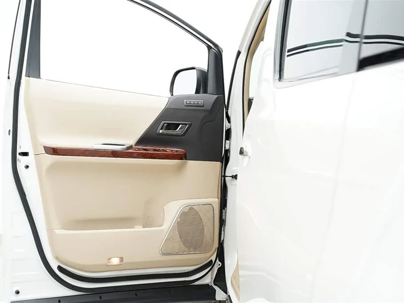 Toyota Alphard — фото 5