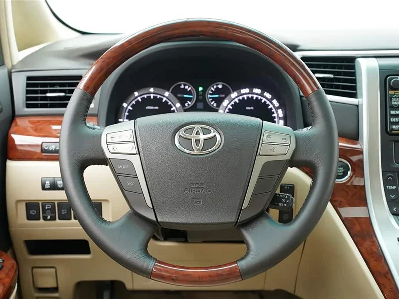 Toyota Alphard — фото 7