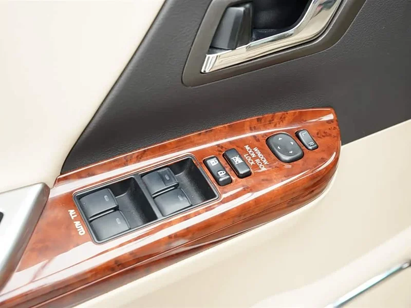 Toyota Alphard — фото 10