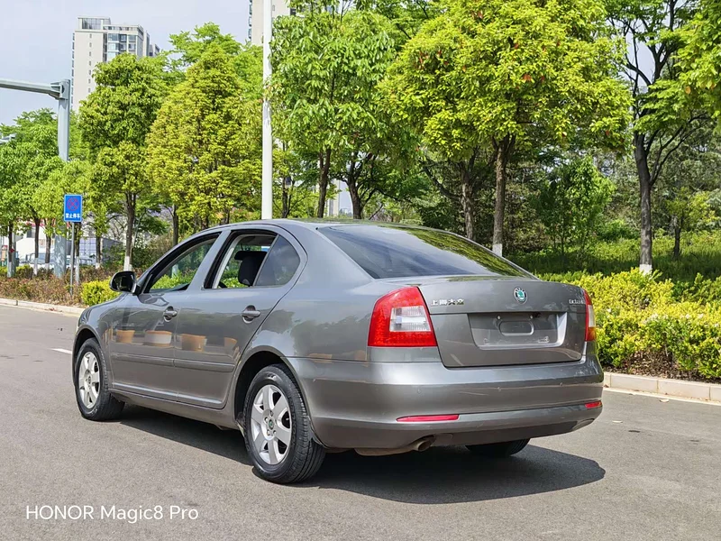 Volkswagen Octavia — фото 7