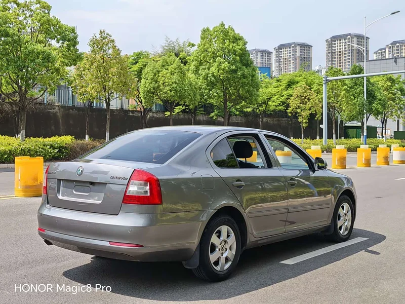 Volkswagen Octavia — фото 9