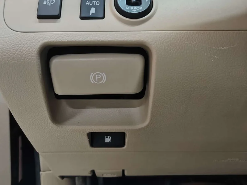 Toyota Crown — фото 13