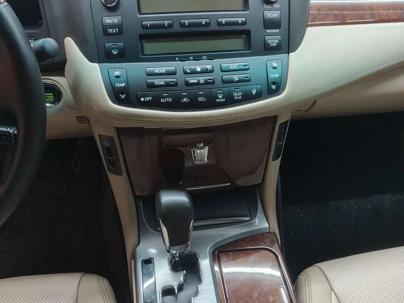 Toyota Crown — фото 15