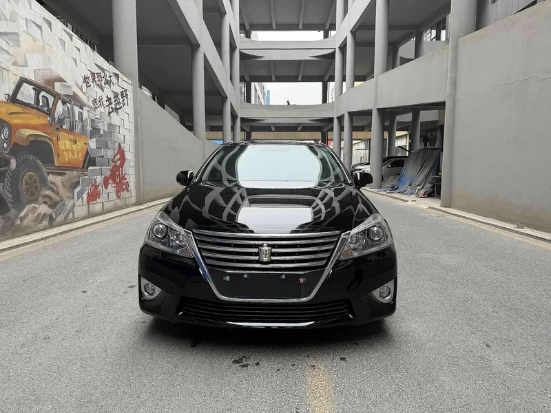 Toyota Crown — фото 2