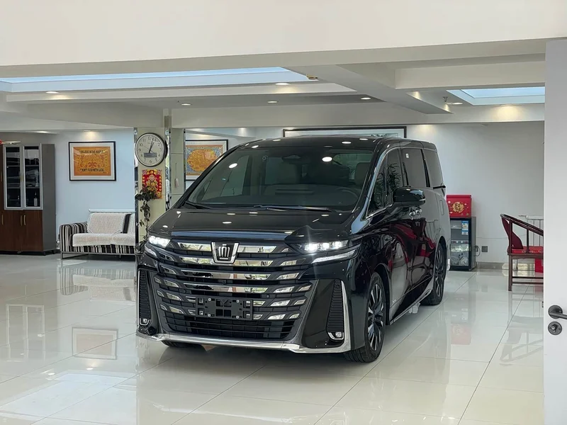 Toyota Vellfire — фото 1