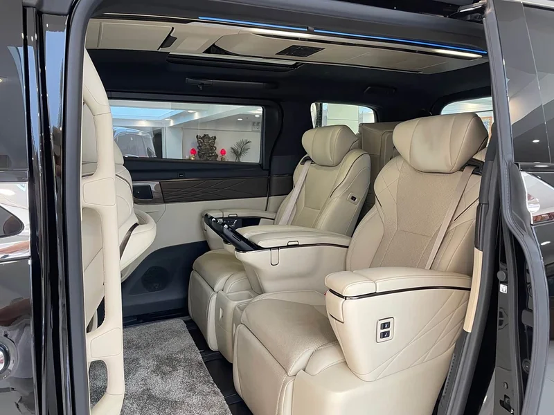 Toyota Vellfire — фото 12