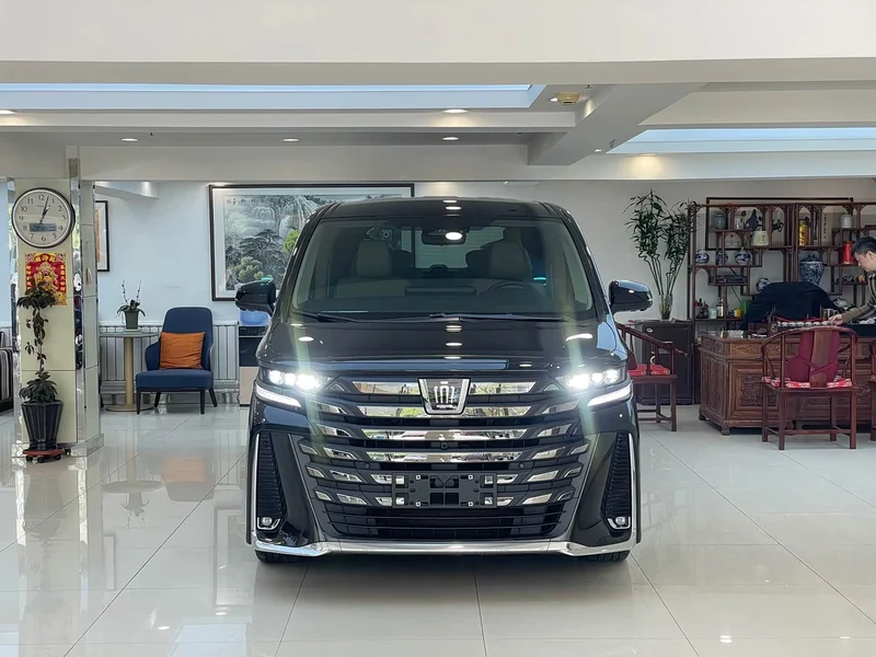 Toyota Vellfire — фото 2