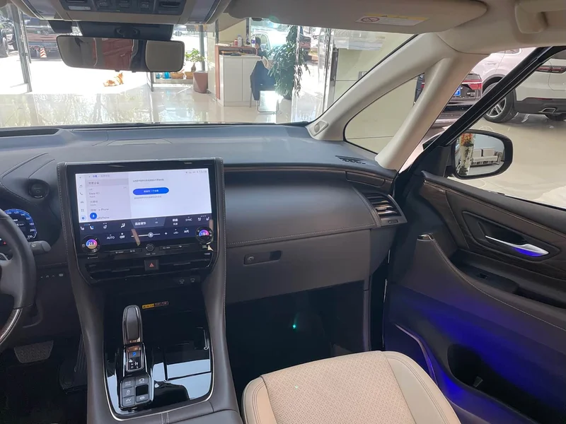 Toyota Vellfire — фото 24
