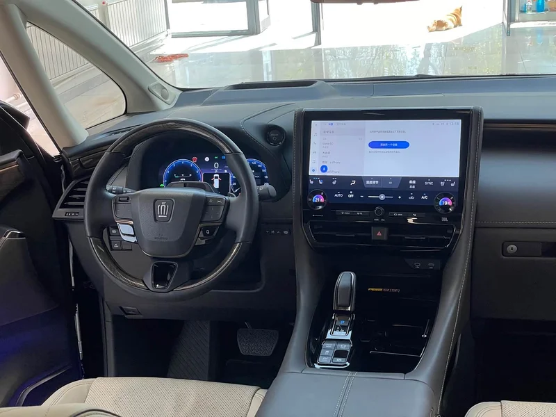 Toyota Vellfire — фото 25