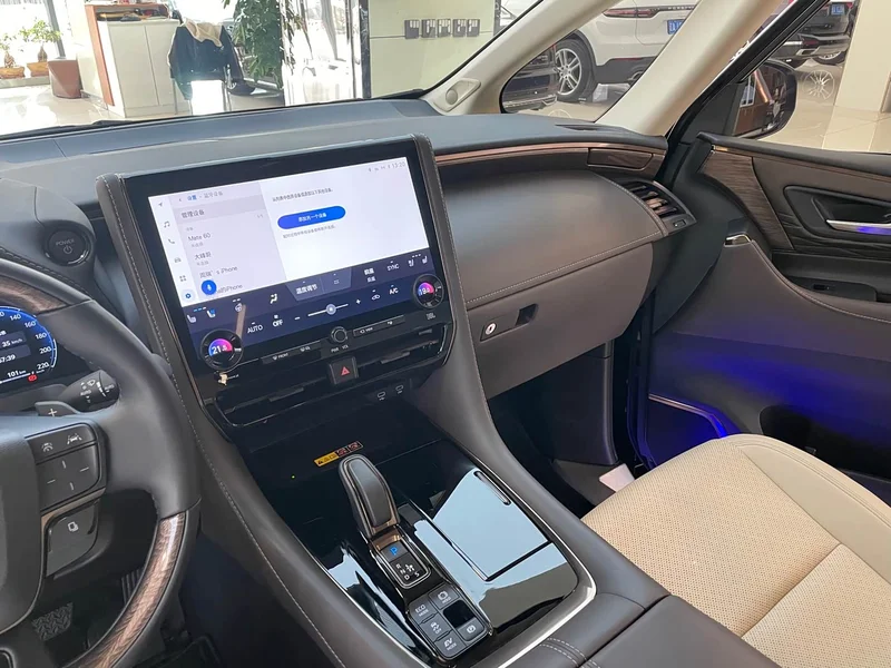 Toyota Vellfire — фото 32