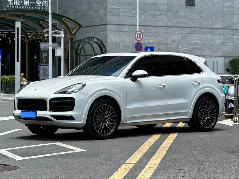 Porsche Cayenne — фото 1