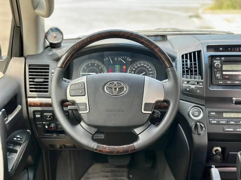 Toyota Land Cruiser — фото 15