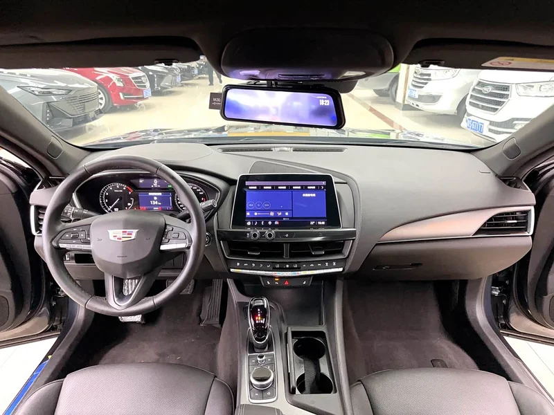 Cadillac CT5 — фото 11
