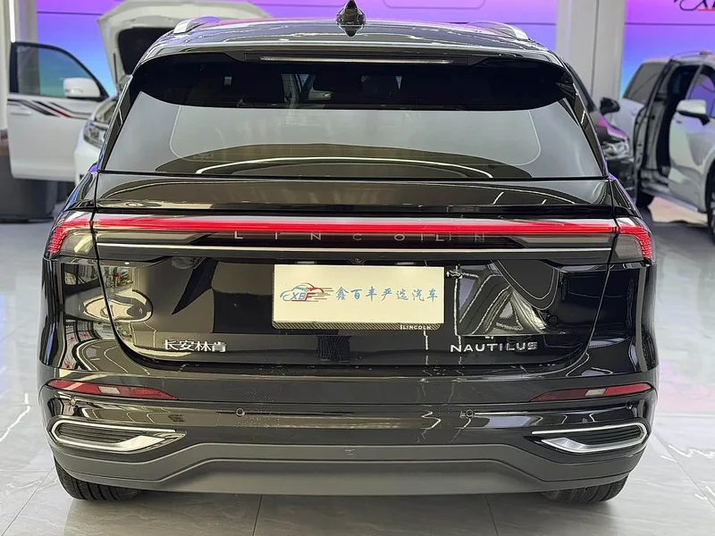 Ford Explorer — фото 7
