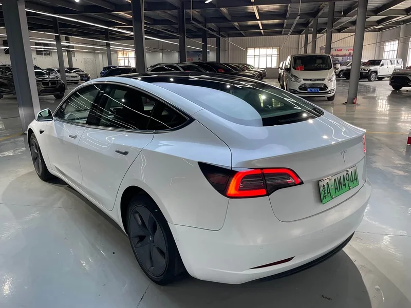 Tesla Model 3 — фото 11