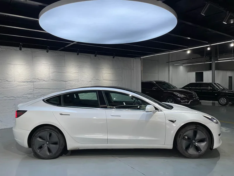 Tesla Model 3 — фото 4