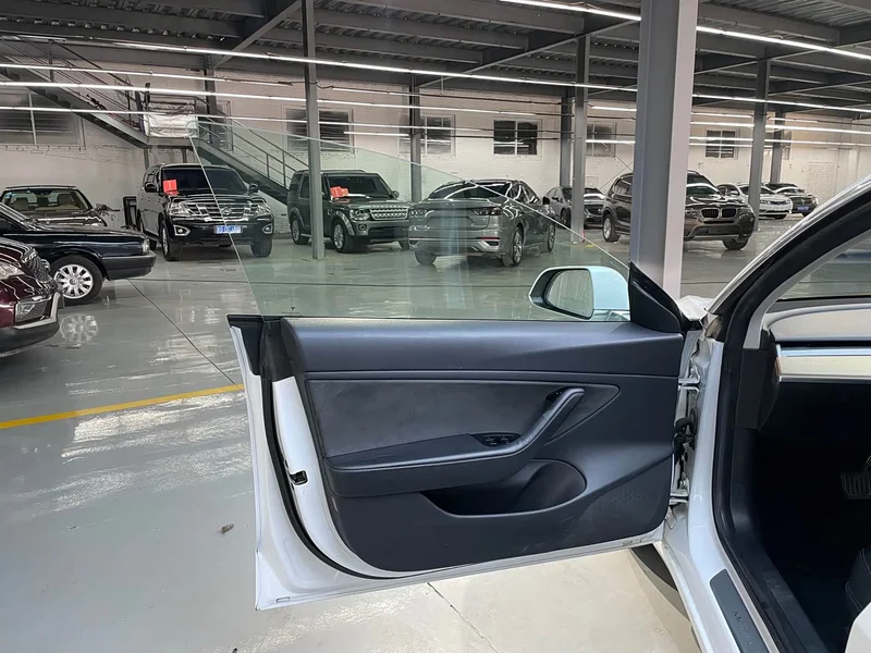 Tesla Model 3 — фото 9