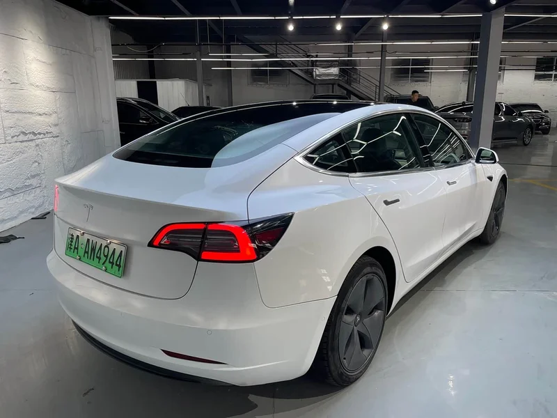 Tesla Model 3 — фото 10