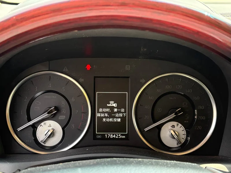 Toyota Alphard — фото 14