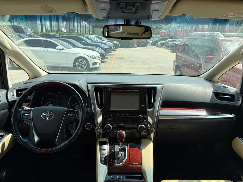 Toyota Alphard — фото 15