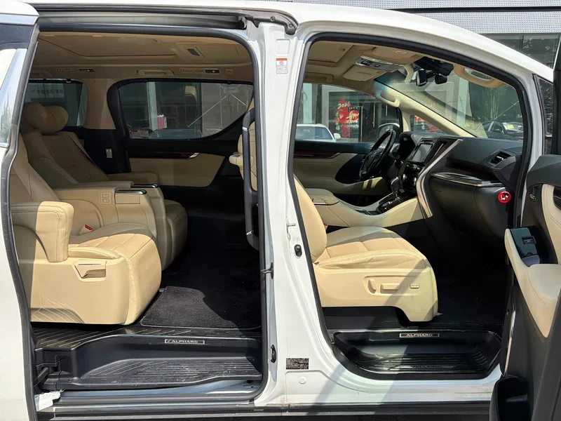Toyota Alphard — фото 17