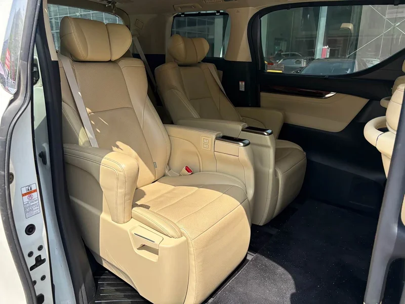 Toyota Alphard — фото 18