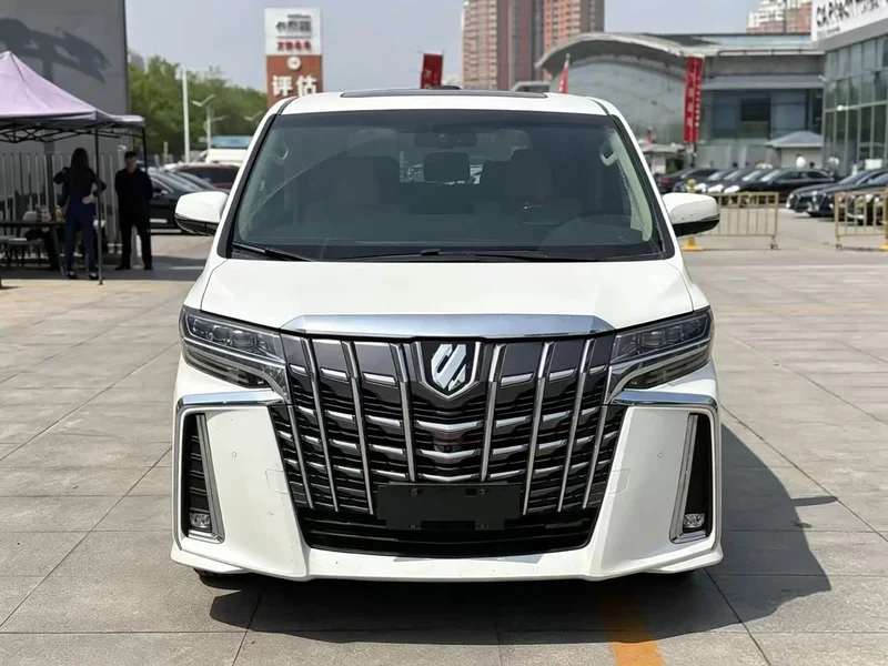 Toyota Alphard — фото 2