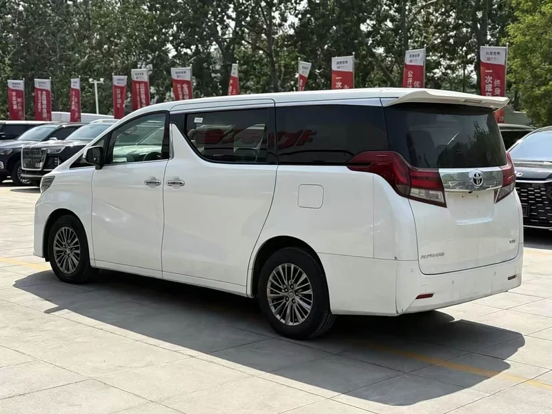 Toyota Alphard — фото 5