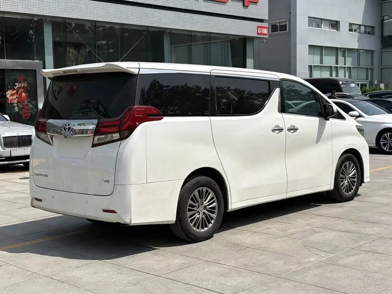 Toyota Alphard — фото 6