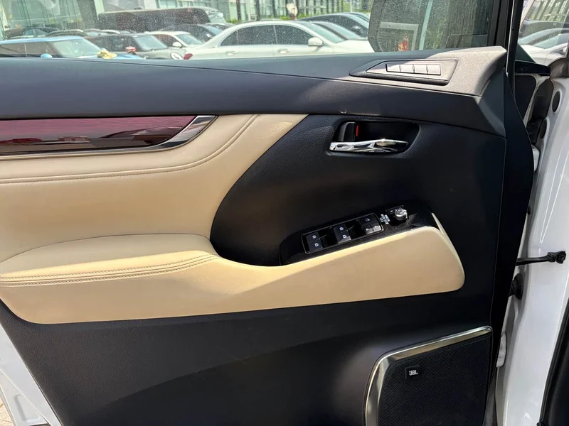 Toyota Alphard — фото 7