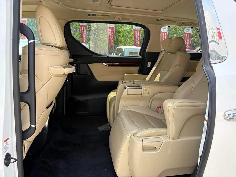 Toyota Alphard — фото 9