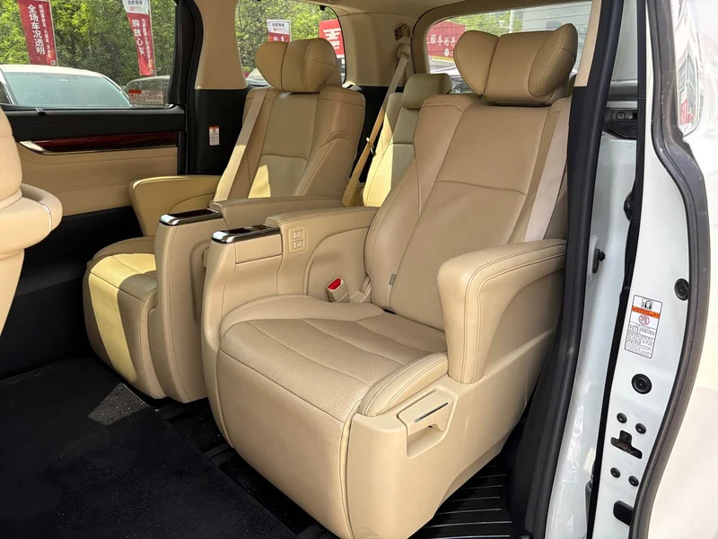 Toyota Alphard — фото 10