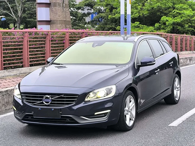 Volvo V60 — фото 1