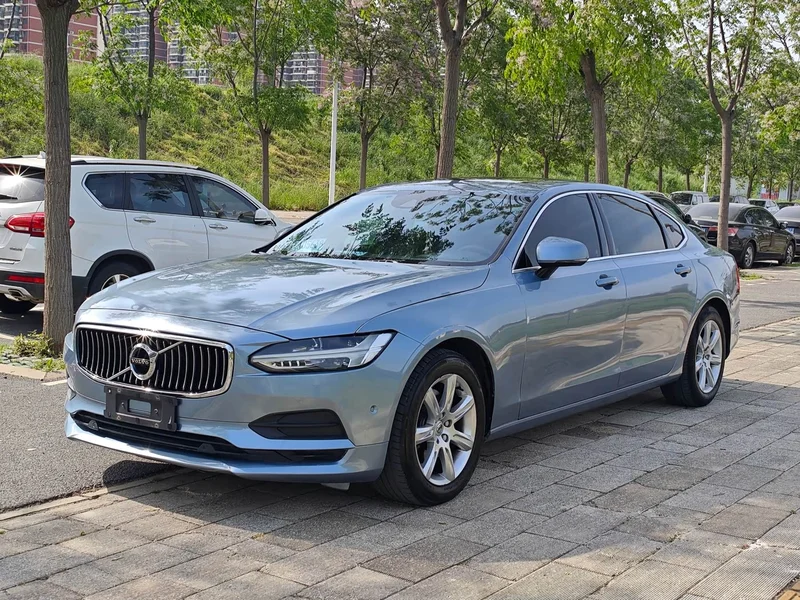 Volvo S90 — фото 1
