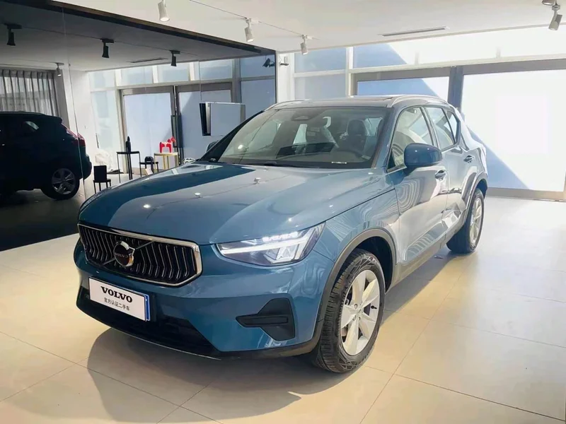 Volvo XC40 — фото 1