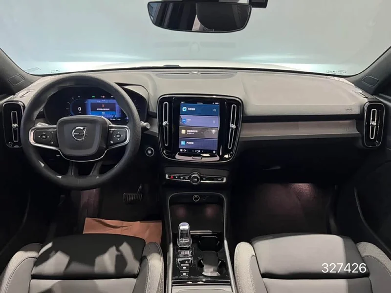 Volvo XC40 — фото 4