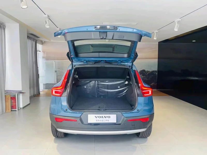 Volvo XC40 — фото 8