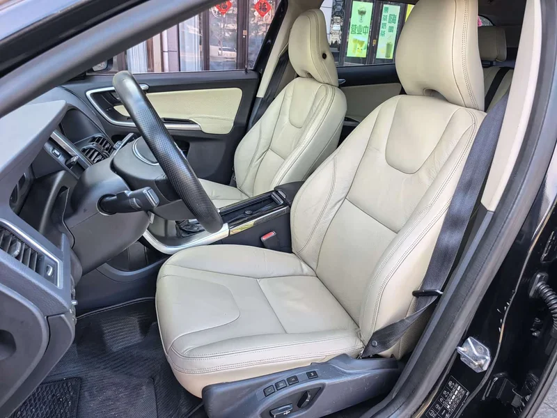 Volvo XC60 (Imported) — фото 11