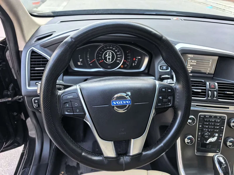 Volvo XC60 (Imported) — фото 12