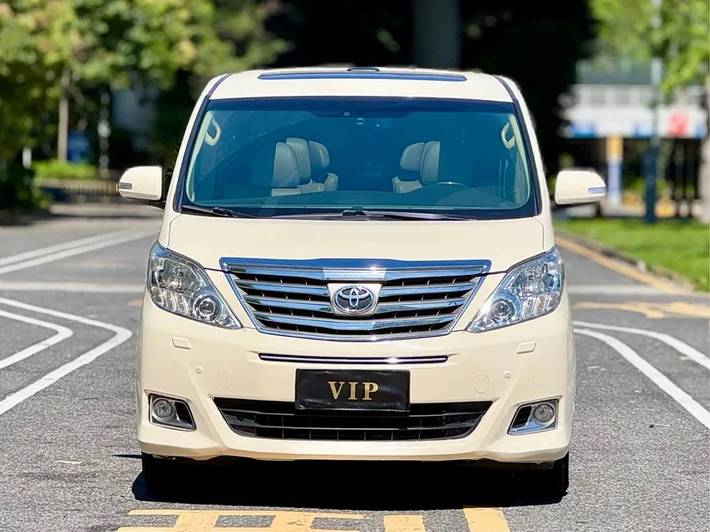 Toyota Alphard — фото 2