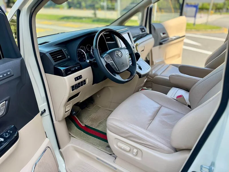 Toyota Alphard — фото 4