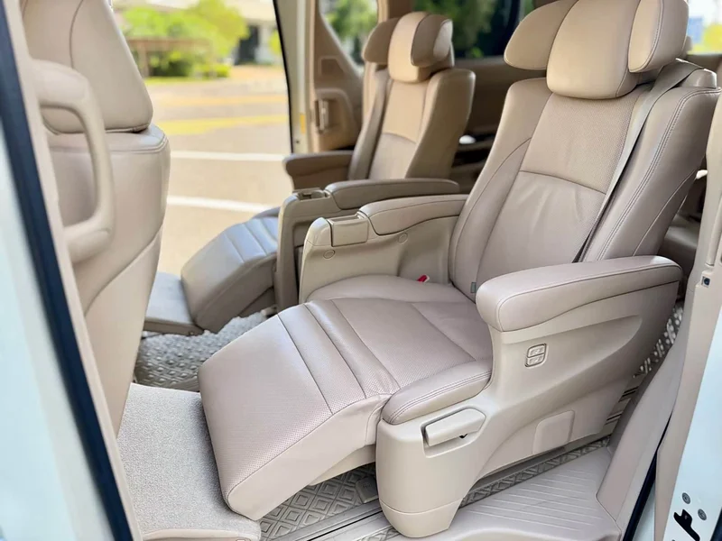 Toyota Alphard — фото 5